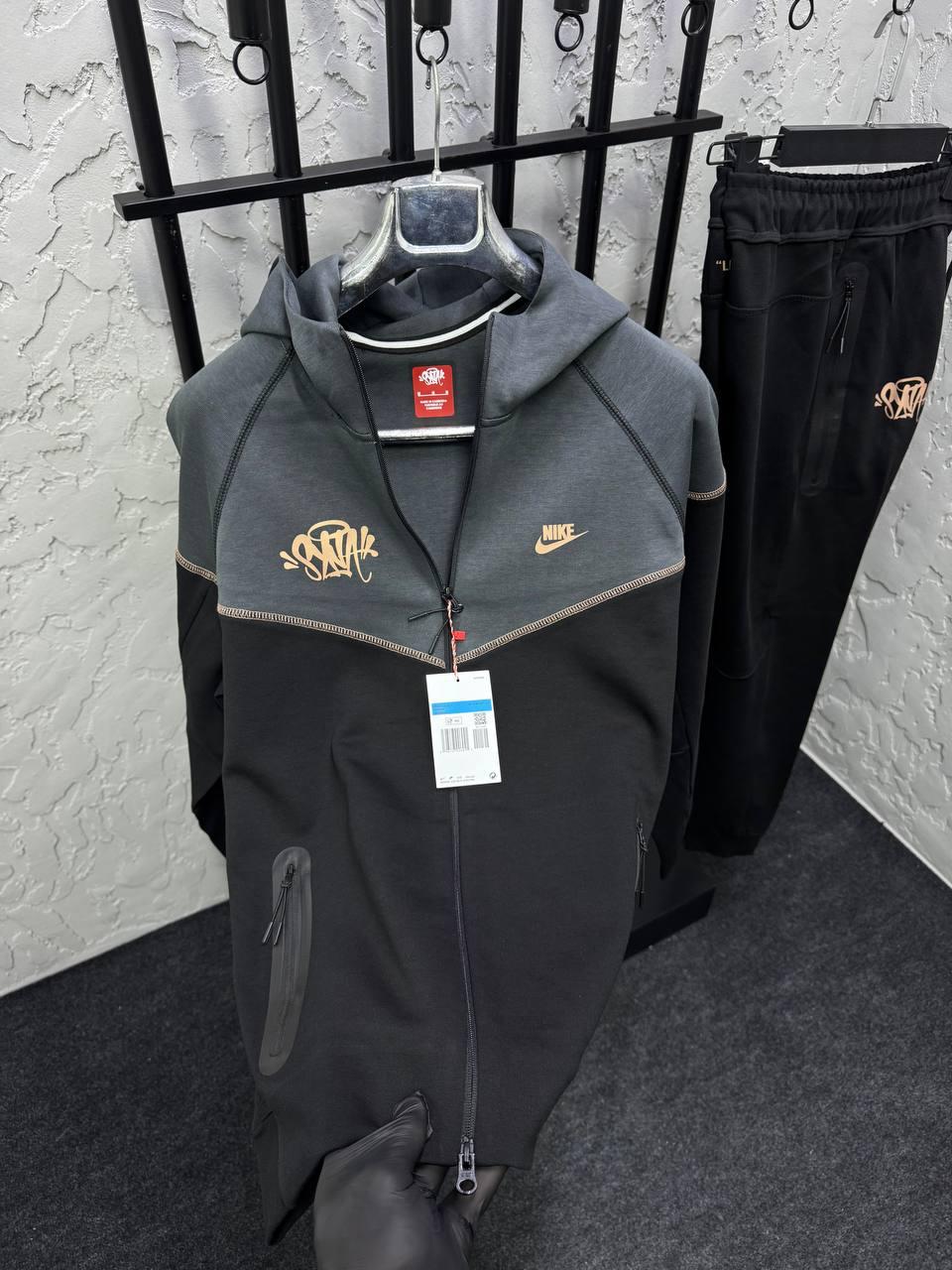 Nike Tech Fleece