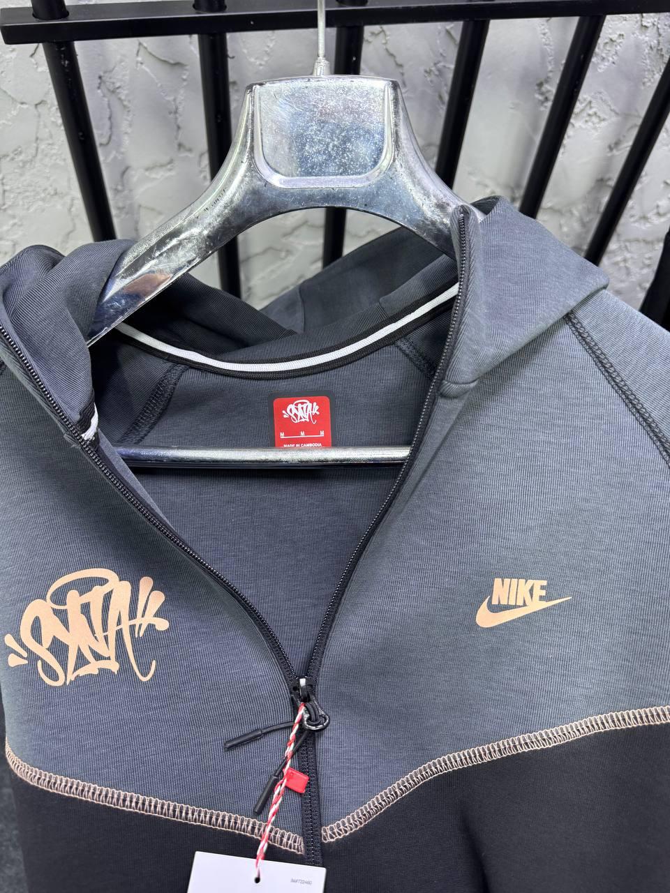 Nike Tech Fleece