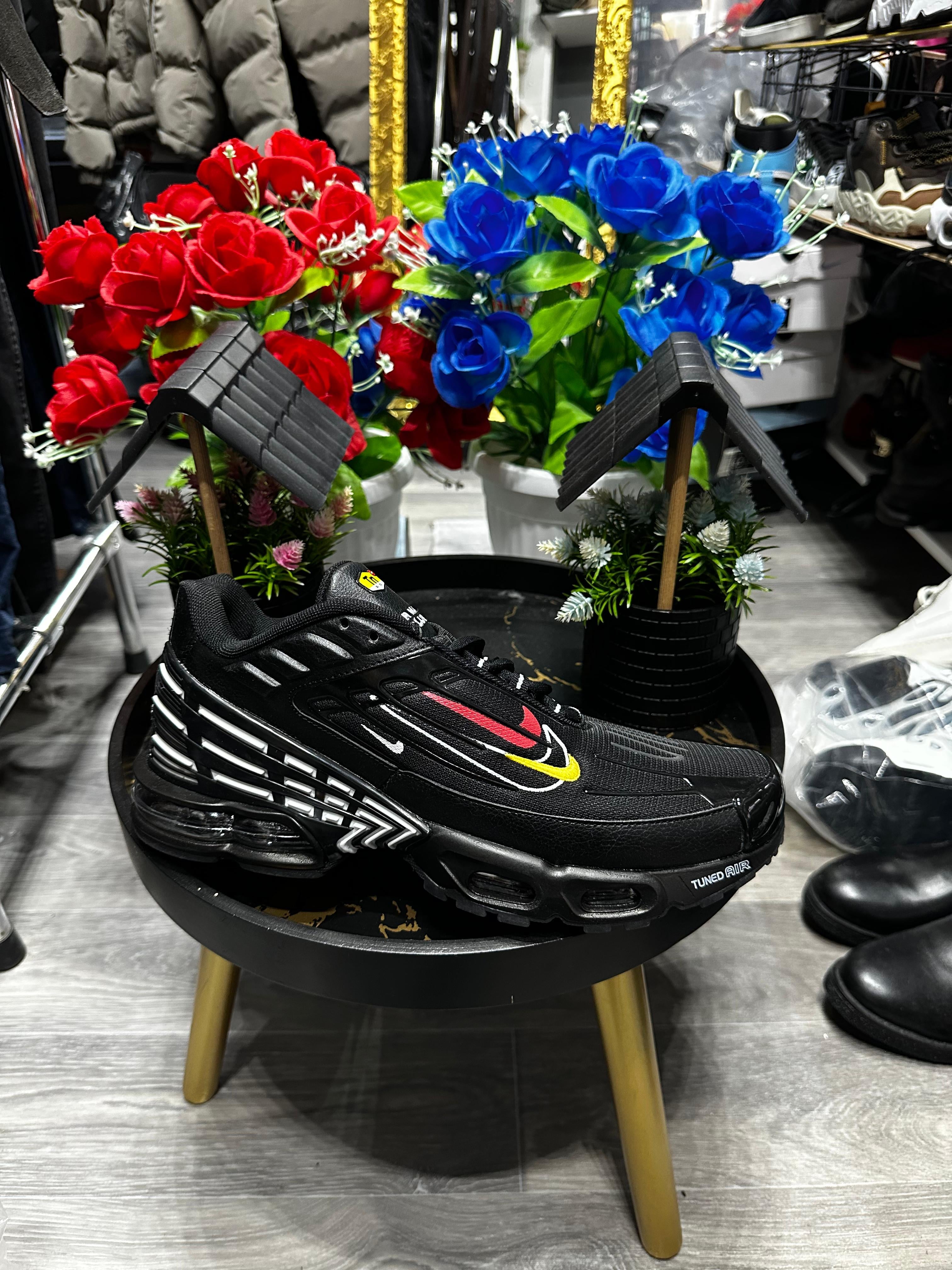 NIKE AIR TUNED