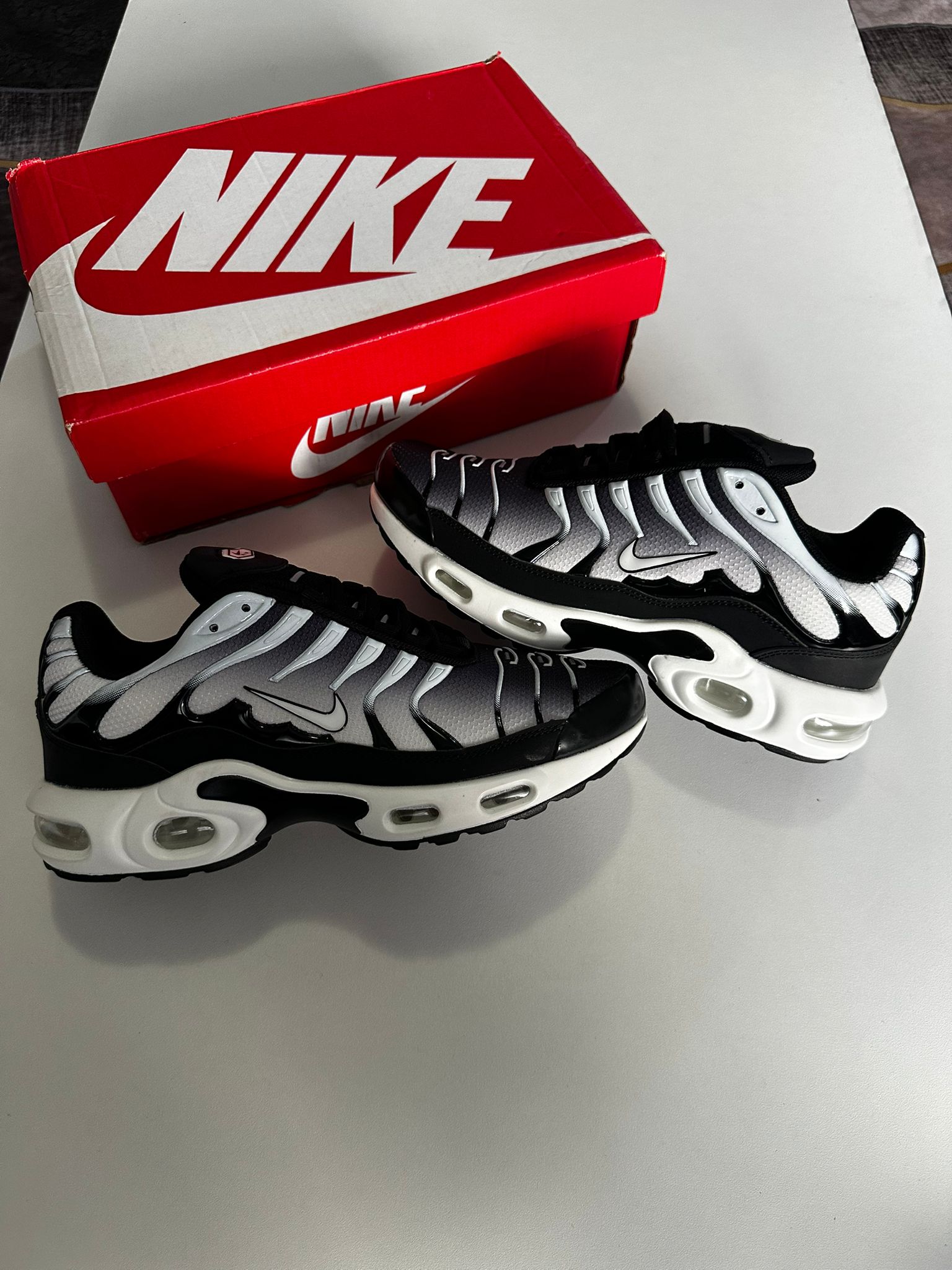 NIKE TN