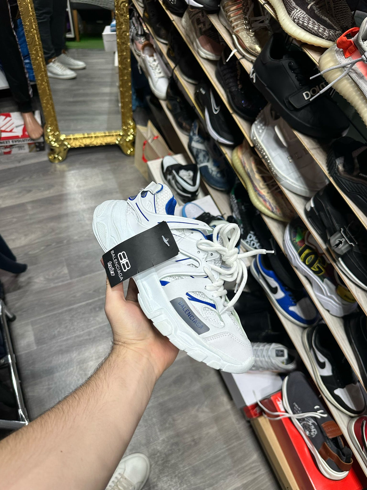 BALENCIAGA
