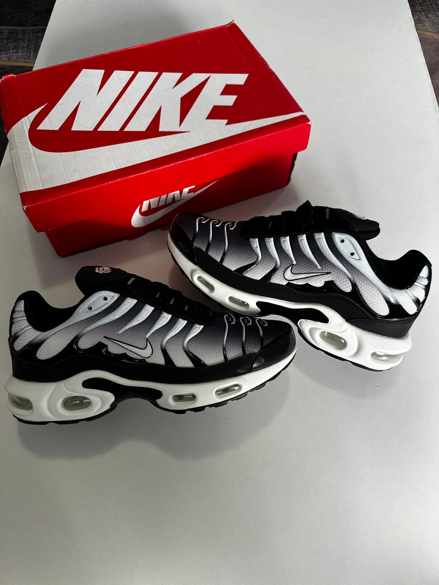 NIKE TN